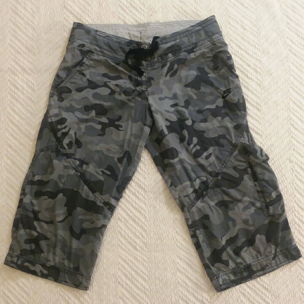 Nike Sportswear Womens Gray Camouflage Capri Pants